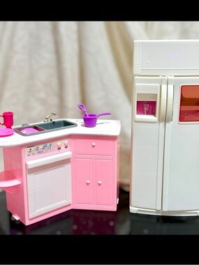 1996 Barbie Folding Pretty House Refrigerator Sink + Kitchen Accessories Lot